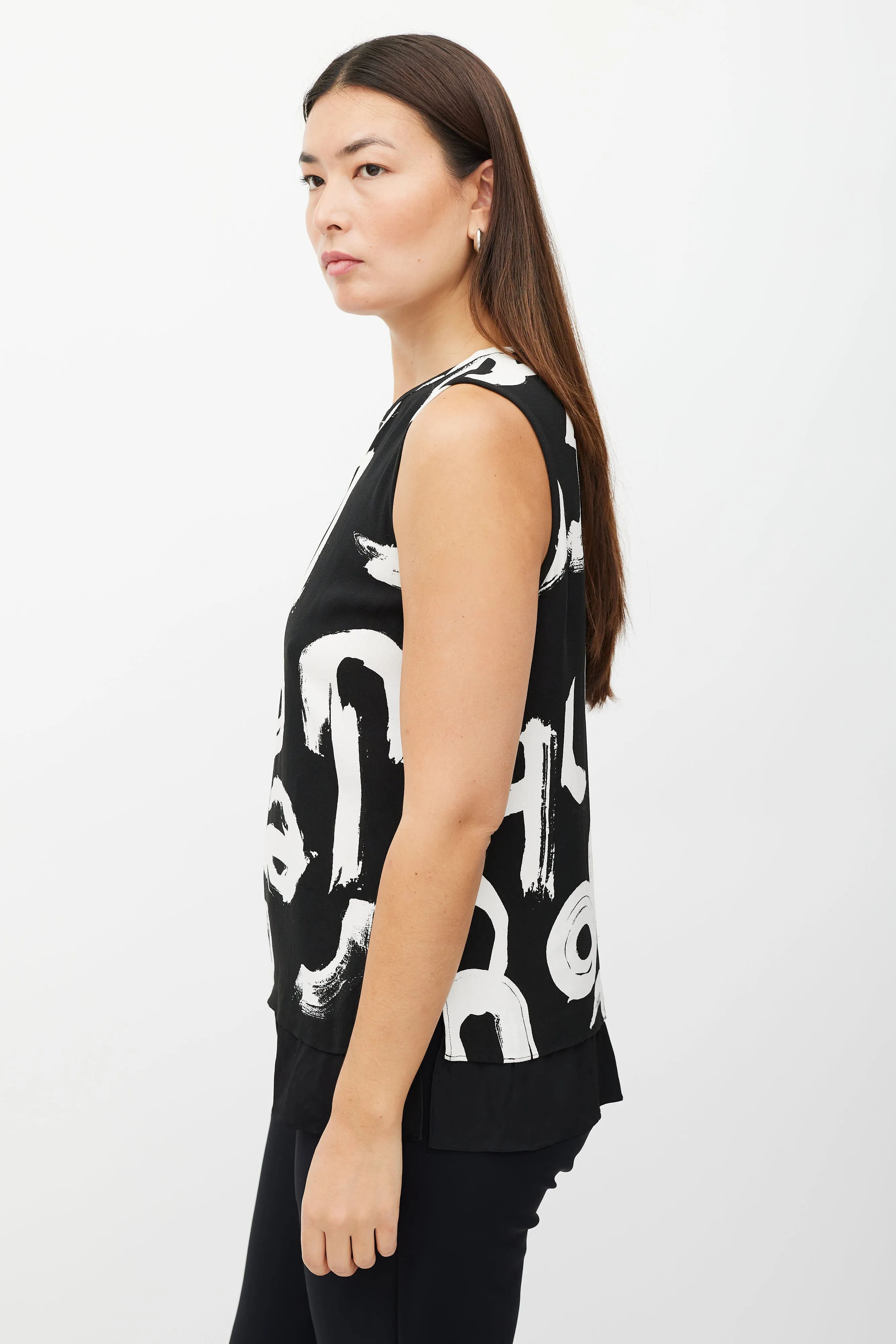 Black & White Letter Printed Top